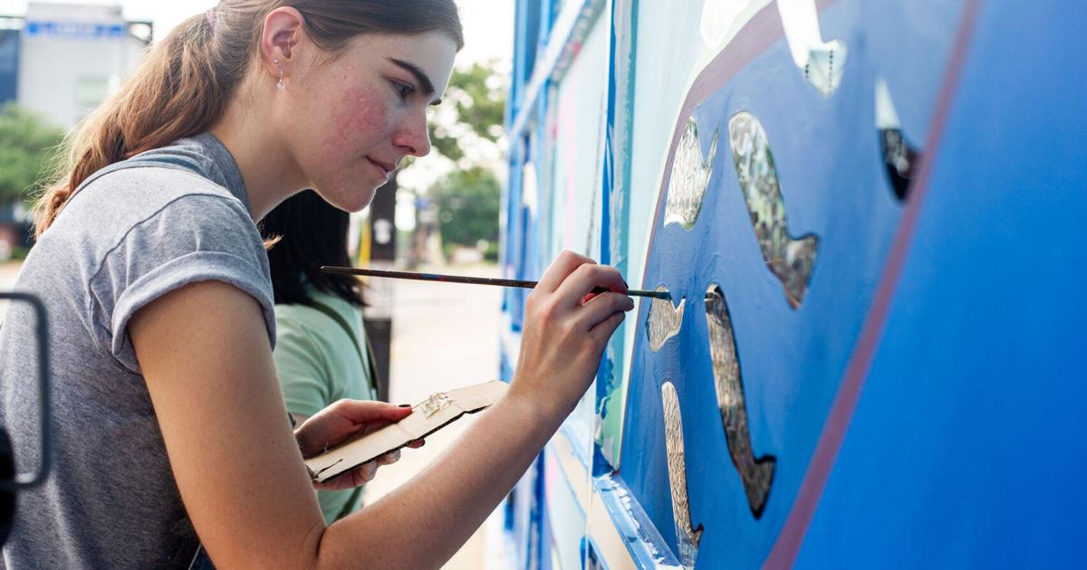 UTA alumni paint Arlington’s newest mural on Center for Entrepreneurship and Technology Development | News UTA alumni paint Arlington’s newest mural on Center for Entrepreneurship and Technology Development | News