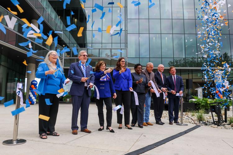 School of Social Work and Smart Hospital commemorates opening with ribbon cutting ceremony