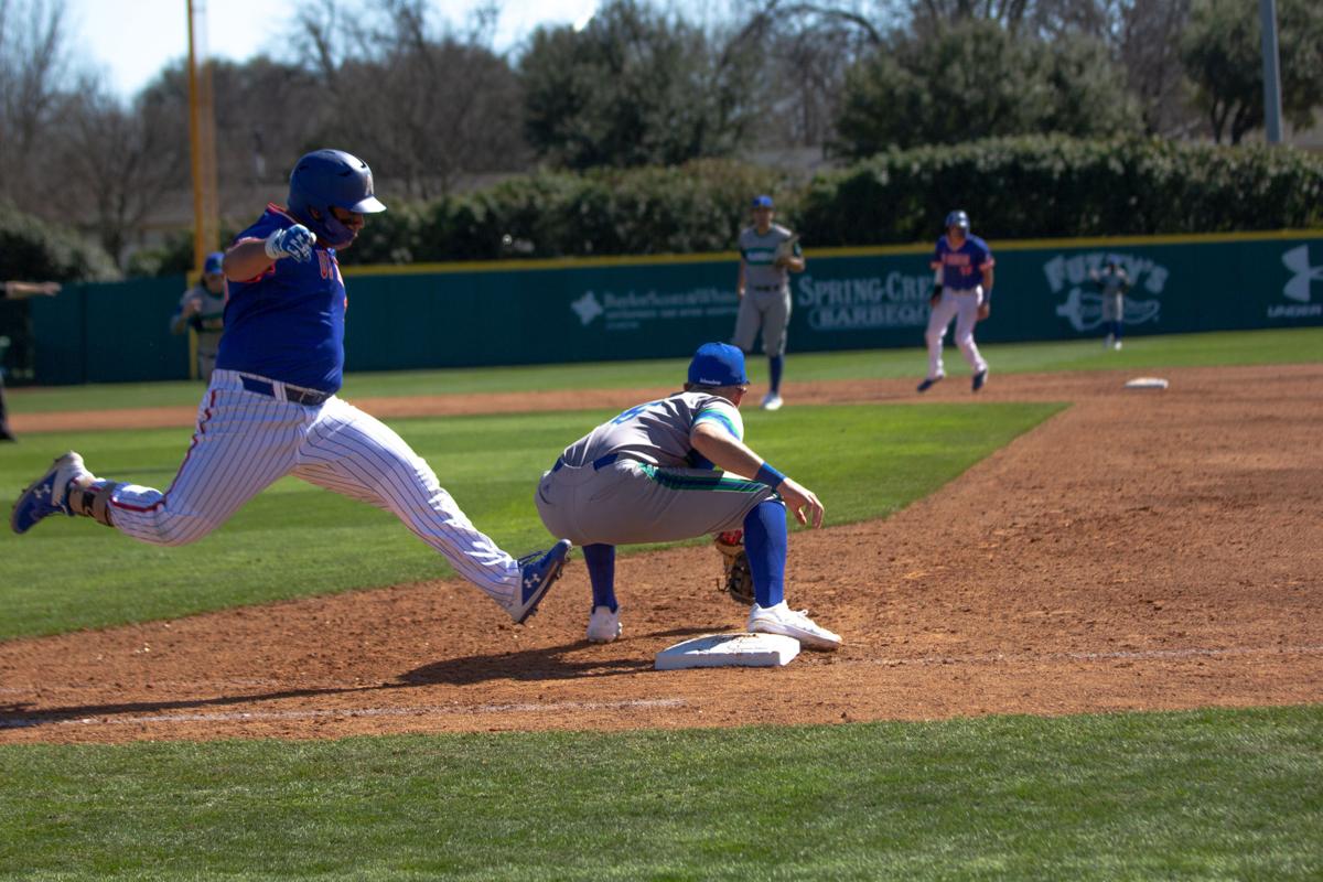 Photos: UTA baseball sweeps Islanders