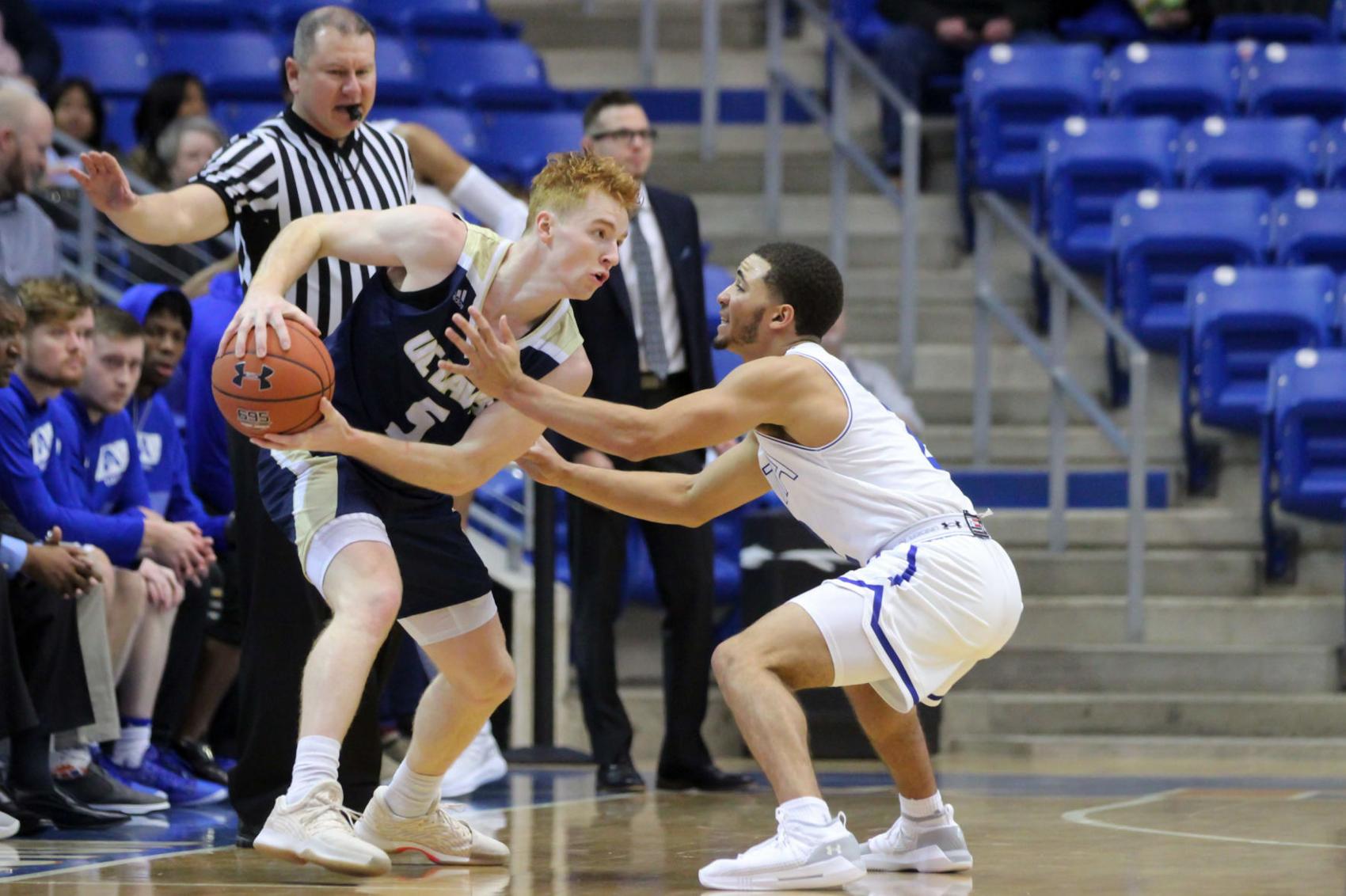 Photos: Men's basketball defeats UC Davis in day game