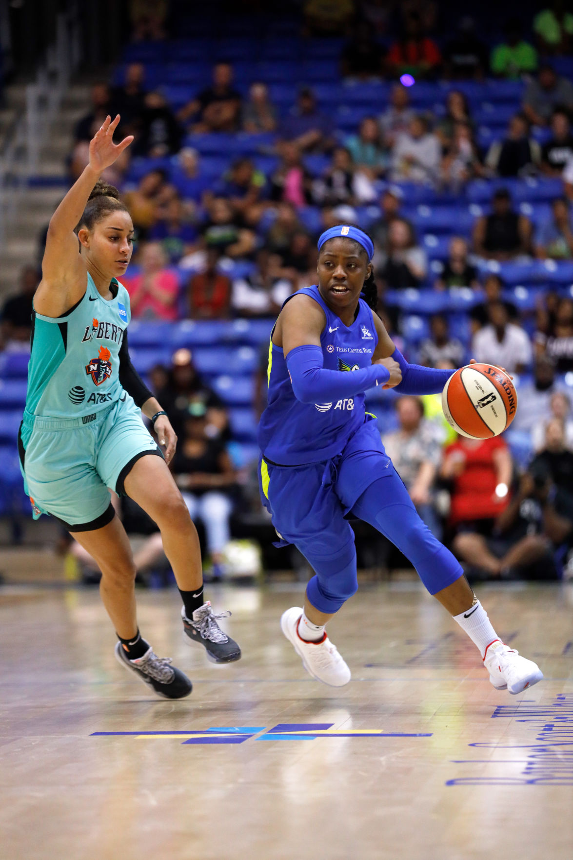 Photos: Dallas Wings soar above New York Liberty, extend winning streak