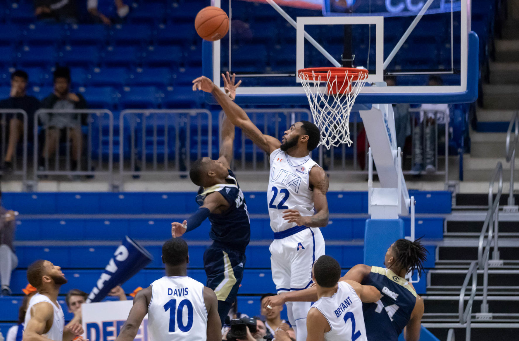 Photos: Men's Basketball Defeats UC Davis In Day Game | Gallery ...