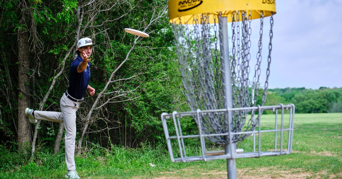 Business management senior spins into professional disc golf | News Business management senior spins into professional disc golf | News