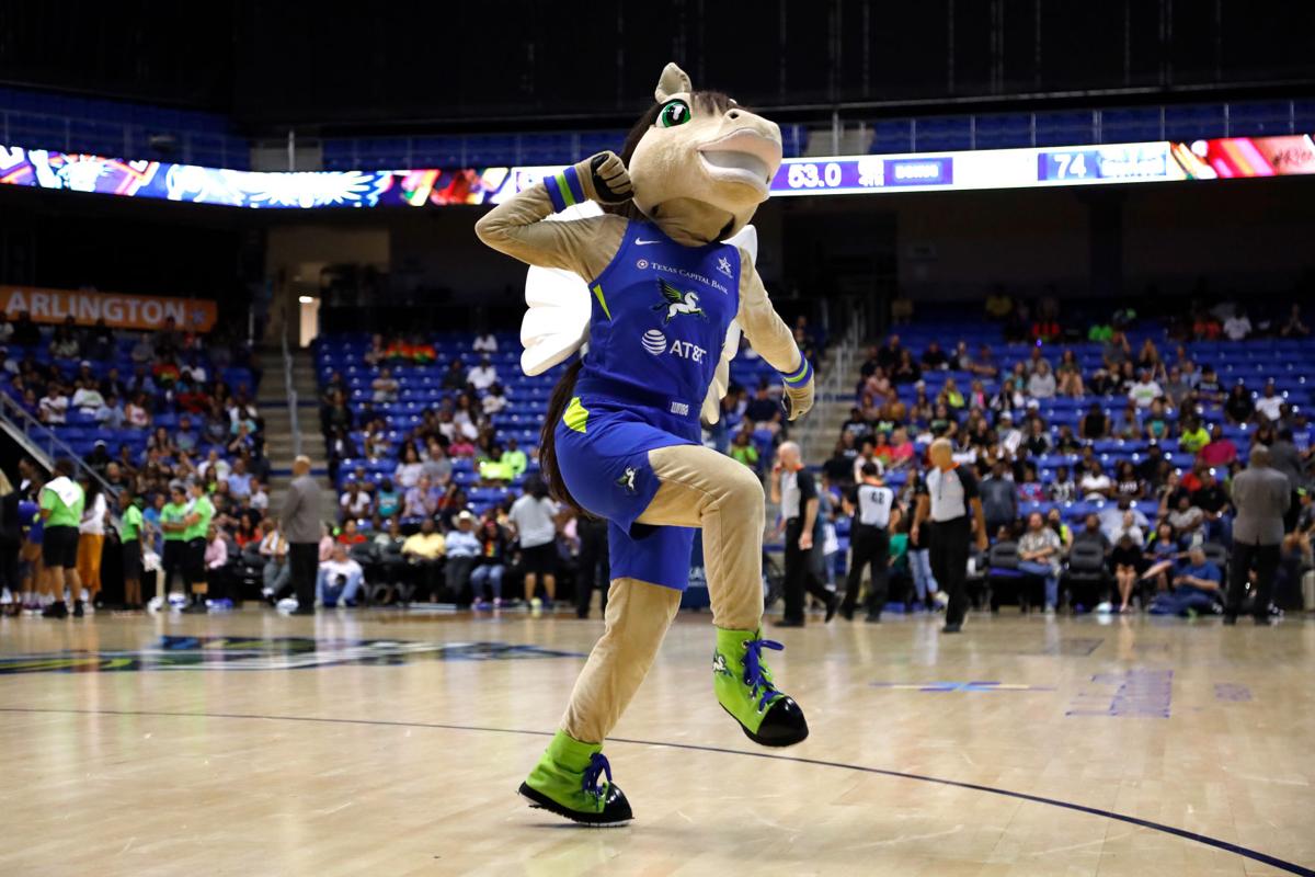 Photos: Dallas Wings soar above New York Liberty, extend winning streak