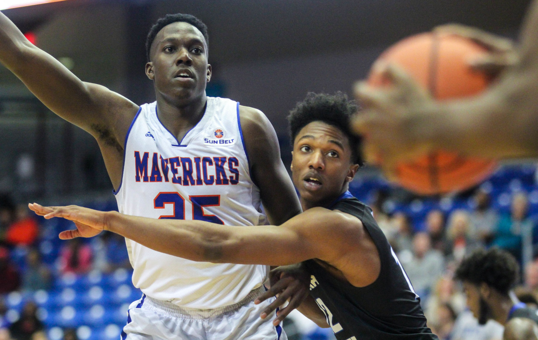 UTA Mavericks win last home game of season | Gallery | theshorthorn.com 