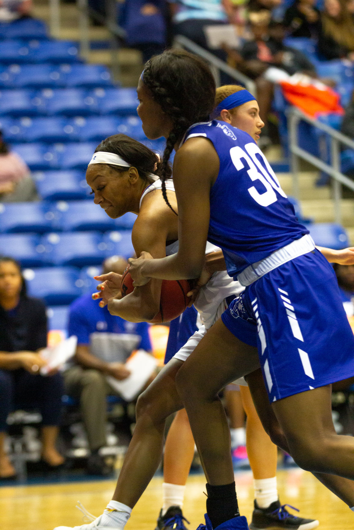 Photos: Lady Mavericks tame Georgia State Panthers using excellent defensive play
