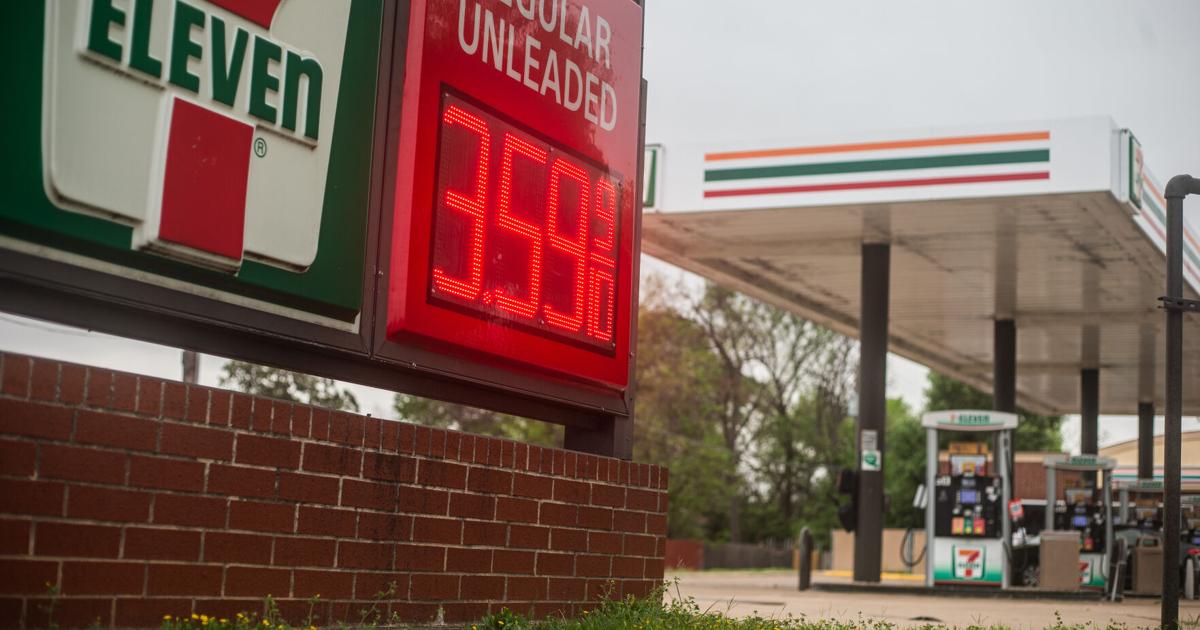 Gas prices surge nationwide amid war in Iran, UTA students react