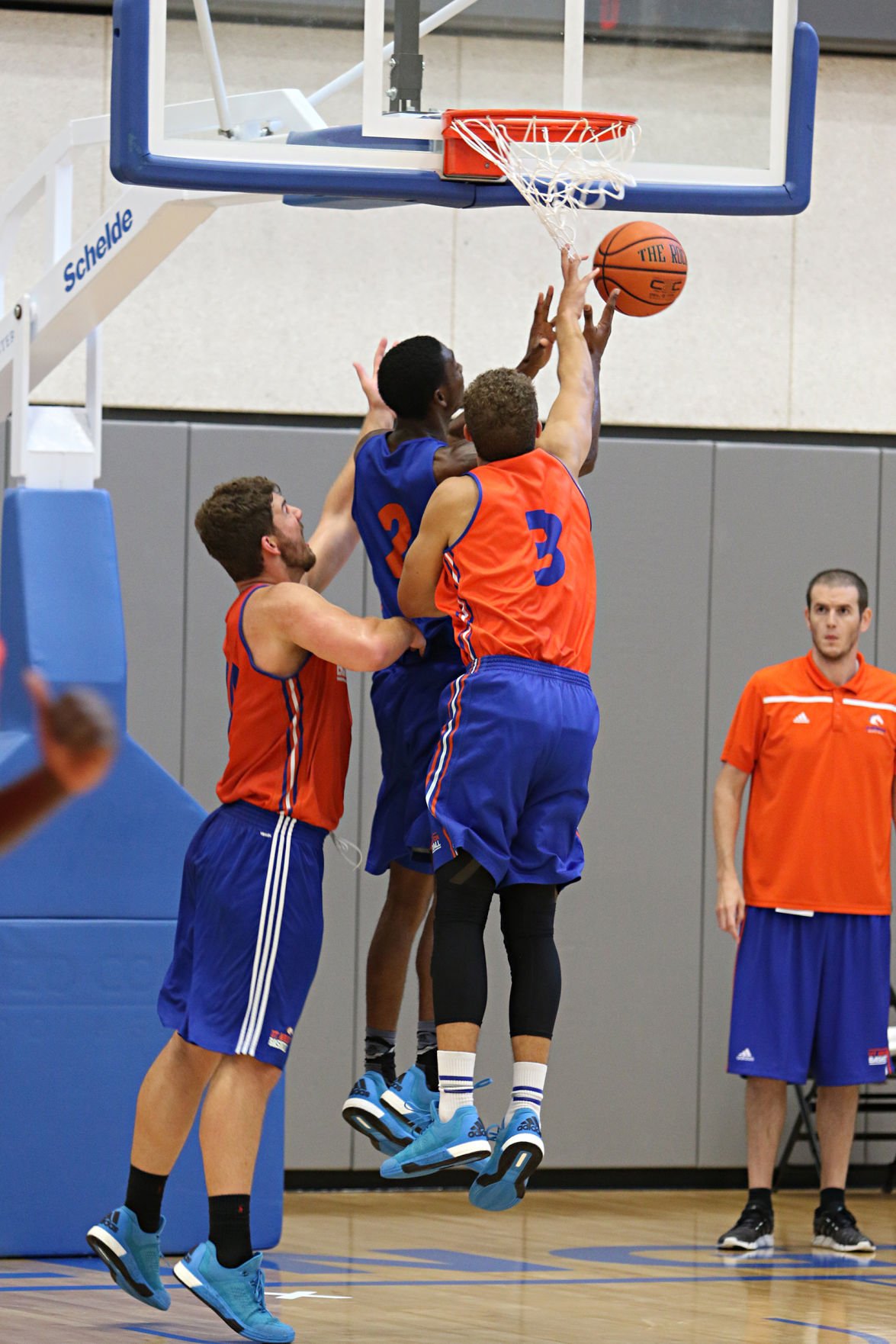 Men's basketball begins practice with starting positions up for grabs