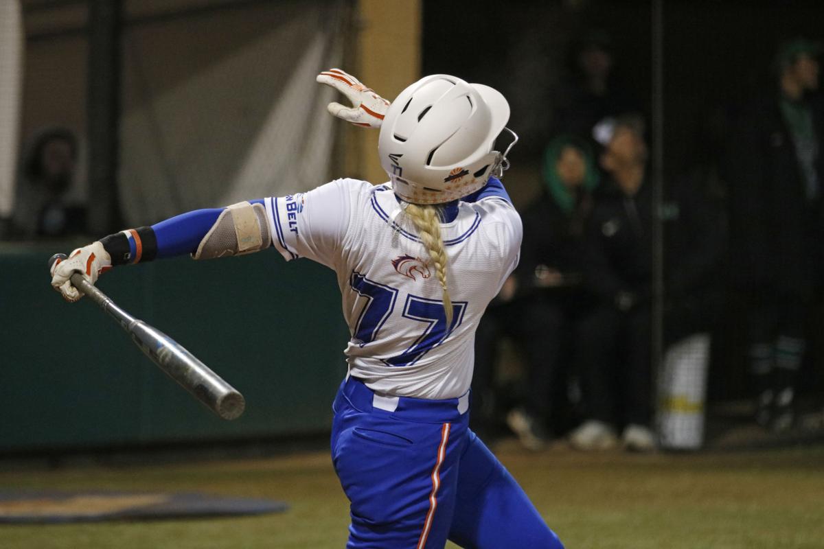 Walkoff grand slam lifts UTA softball to victory Sports