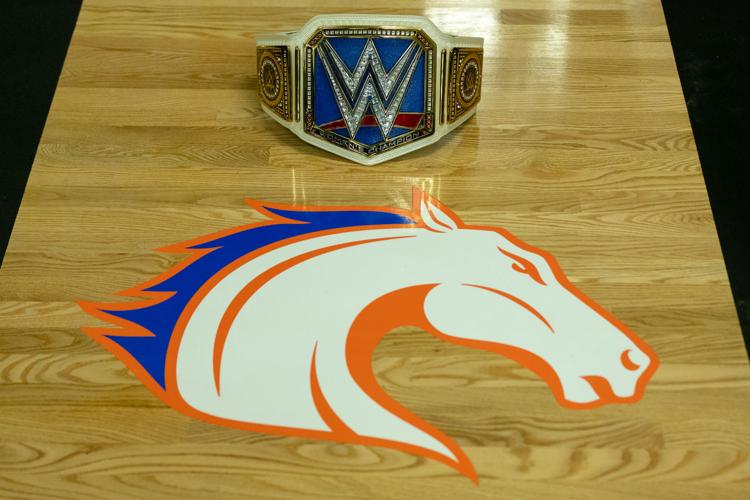 “Lifter of the Week” challenges UTA Lady Mavericks to work hard in the weight room