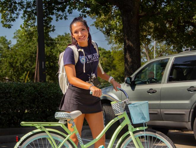 Faces of UTA Freshmen say goodbye to families and hello to a new