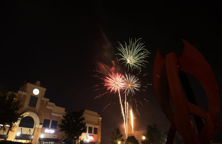 Photos Thousands gather to see fireworks Light Up Arlington Gallery