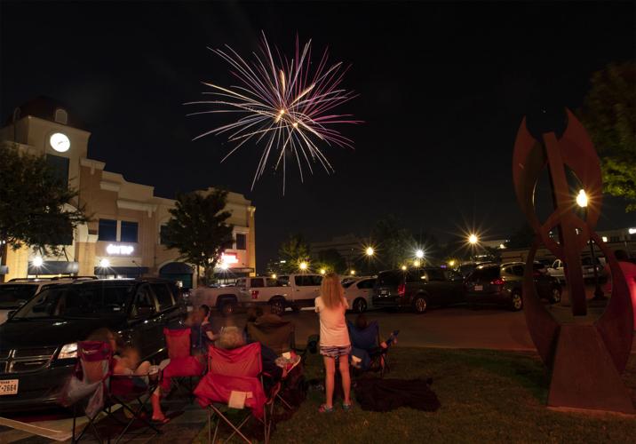 Photos Thousands gather to see fireworks Light Up Arlington Gallery