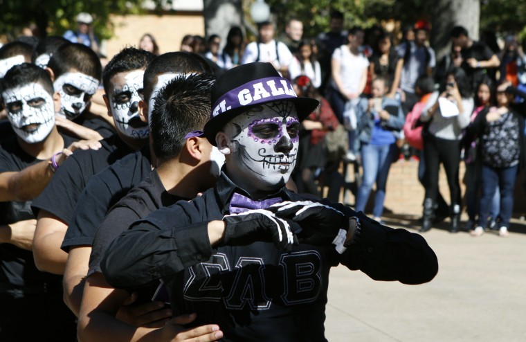 Students Celebrate Dia De Los Muertos | Campus | Theshorthorn.com