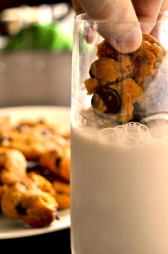 Vegan cookies and almond milk