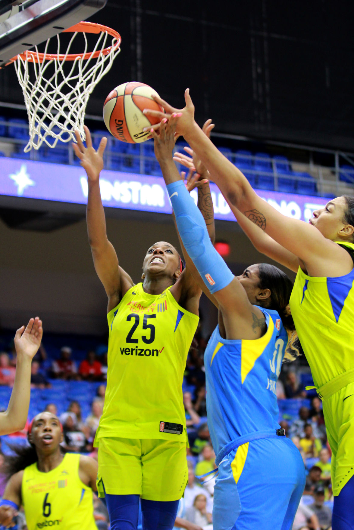 Liz Cambage lifts Dallas Wings to victory | Multimedia ...