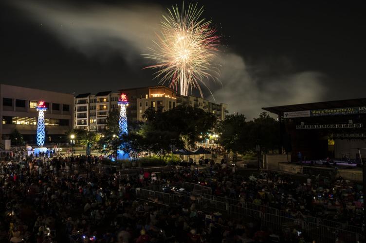 Photos Fireworks light up Arlington's sky to celebrate Fourth of July