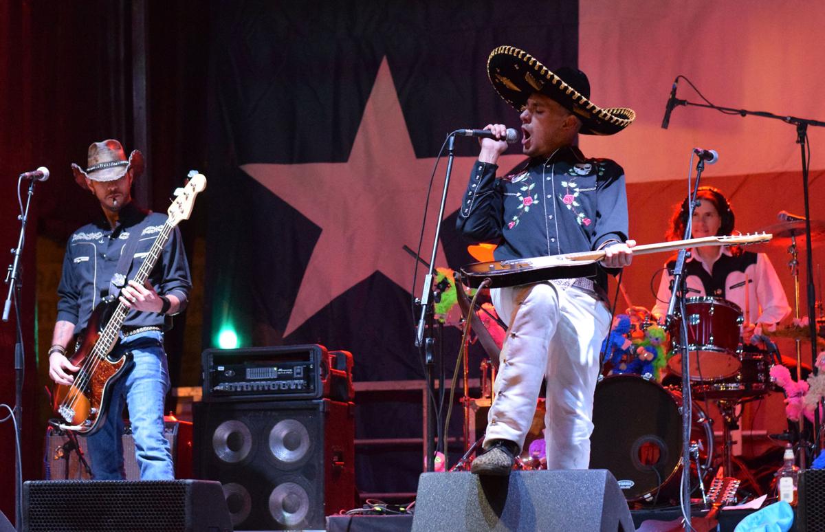 Artists jam out at Deep Ellum Arts Festival in Dallas