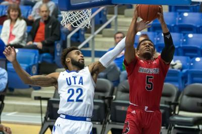 Uta Men S Basketball Hold Out Against Arkansas State University