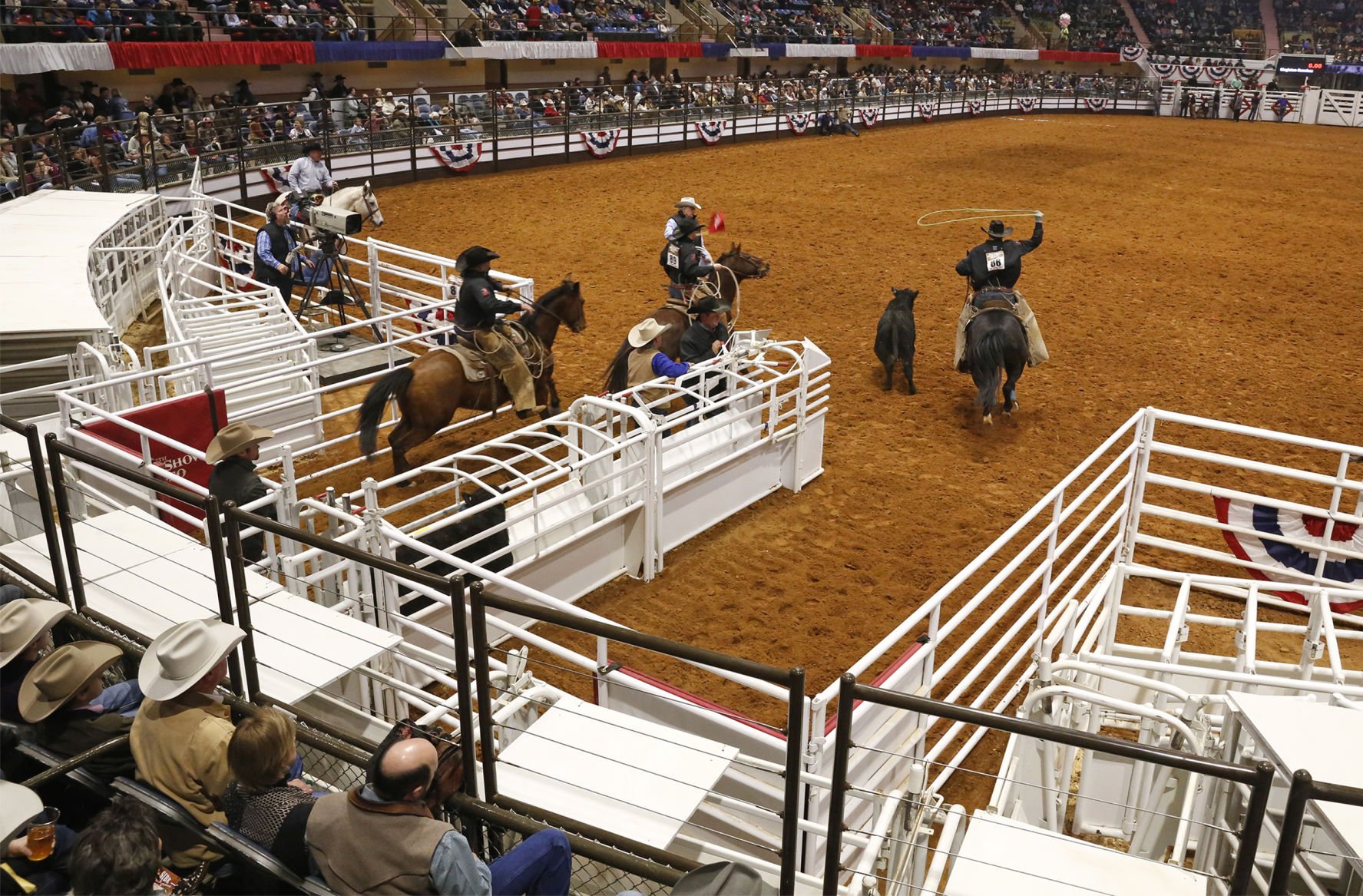 Fort Worth Stock Show and Rodeo rides into town