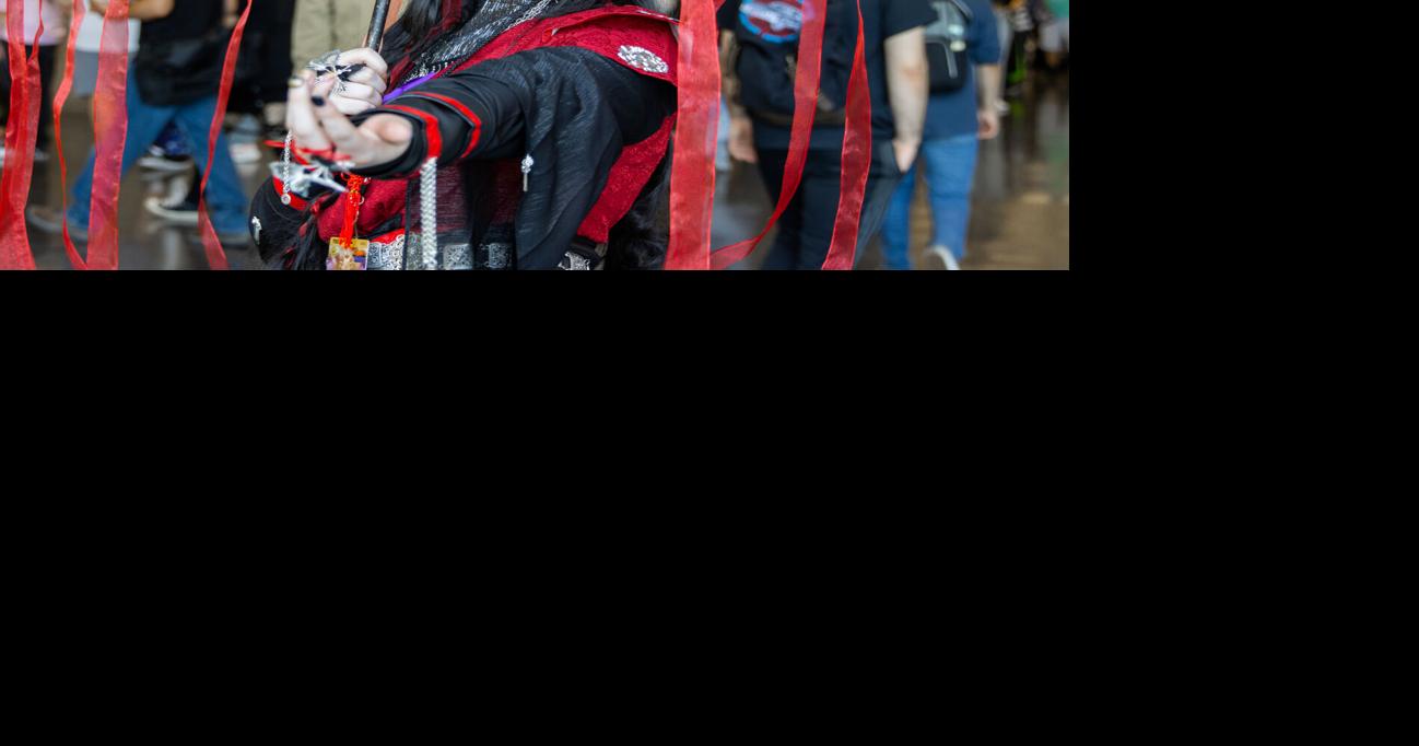 Photos: Fandoms assemble over costumes and comics at Fan Expo Dallas ...