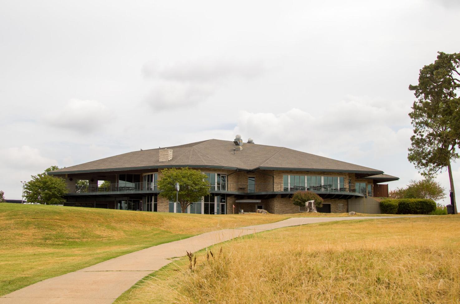 Rolling Hills Country Club closed to make way for housing development