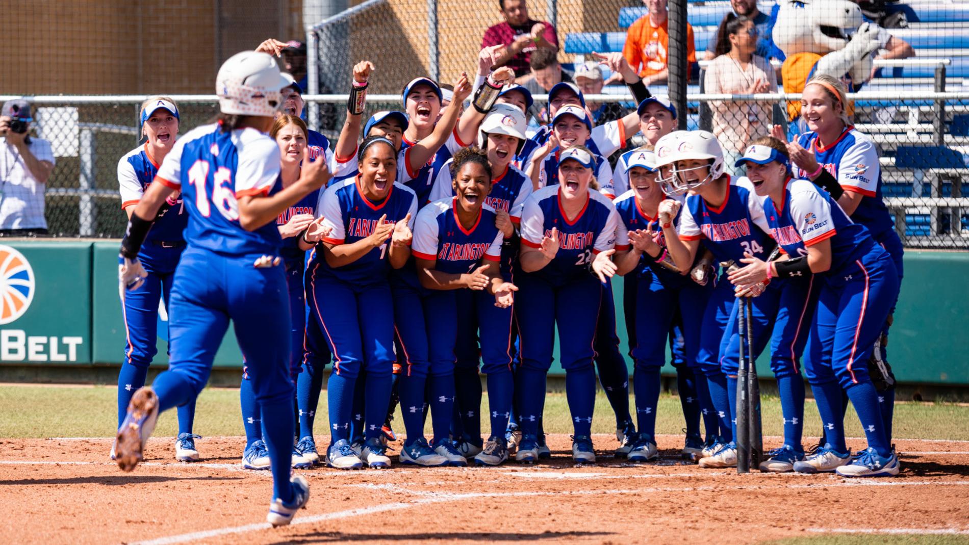 UTA softball splits doubleheader against No. 15 Arkansas Sports
