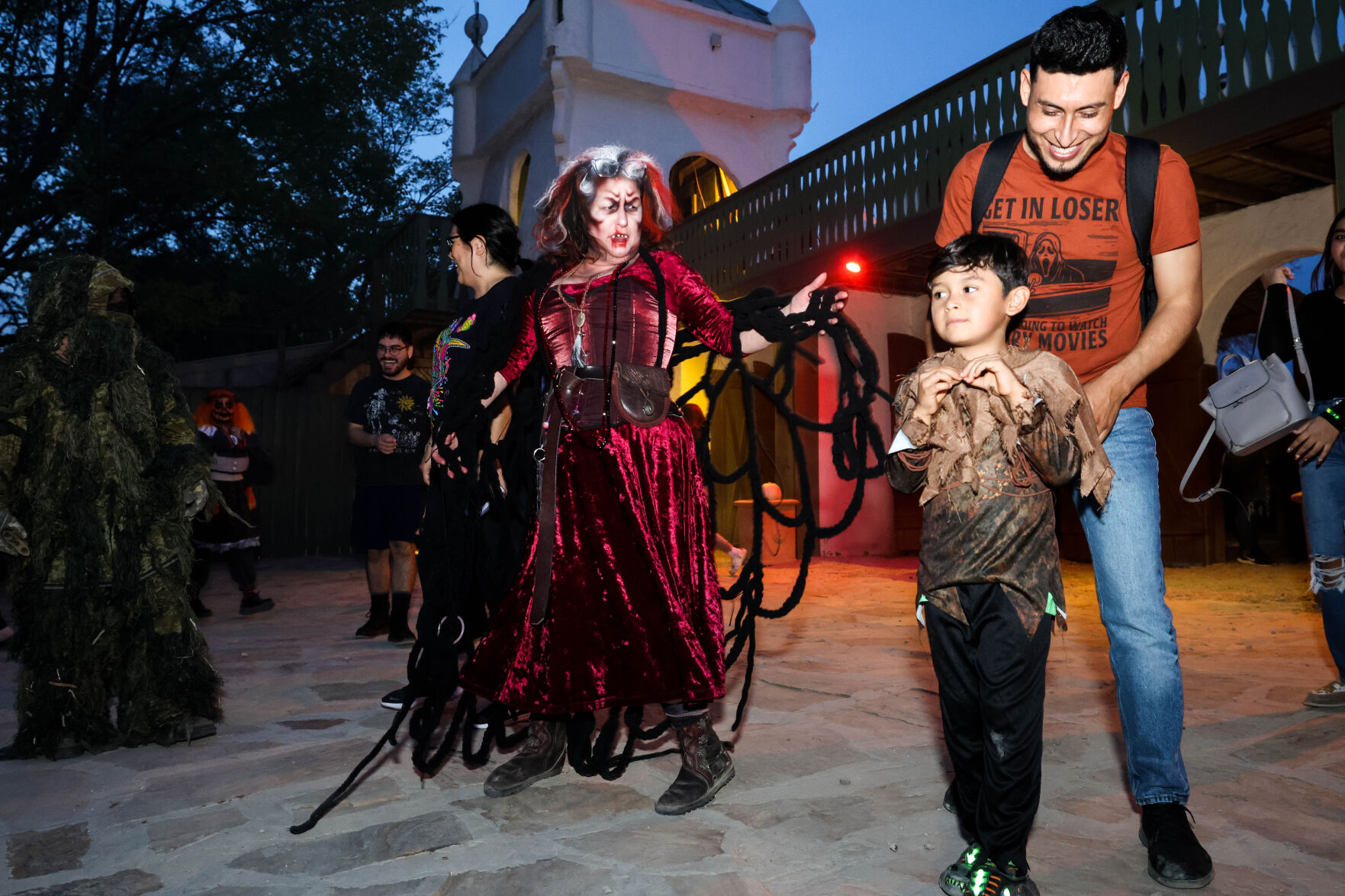 専用Halloween＊ブラウンパンプキン&アマランサス　フェイクスワッグ Theme park sets the scene for Halloween | Gallery | theshorthorn.com