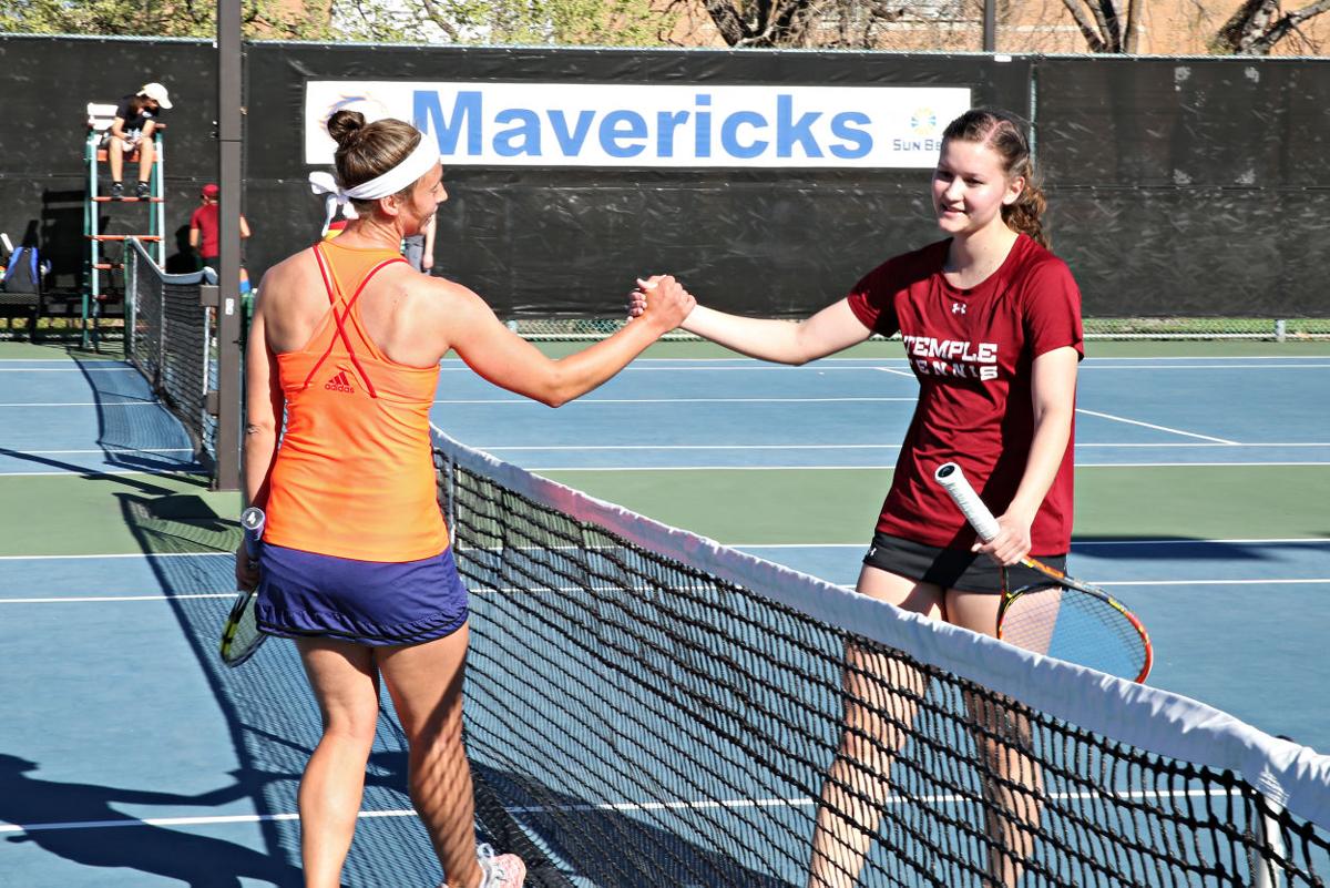Women's tennis defeats Temple University 6-1