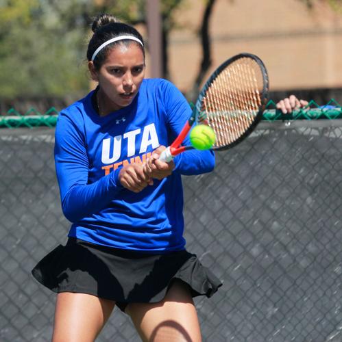 Women’s tennis splits their weekend, losing first home match in over a year