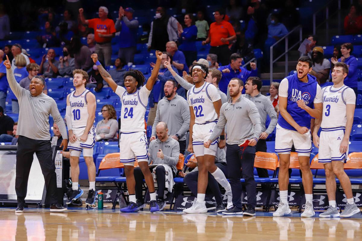 Men’s basketball rings in the new year with win against Troy University
