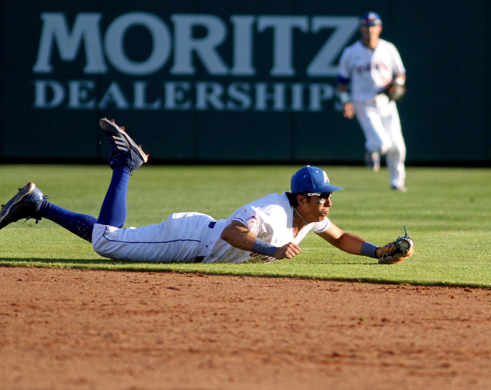 Victory slides past Mavericks in the ninth