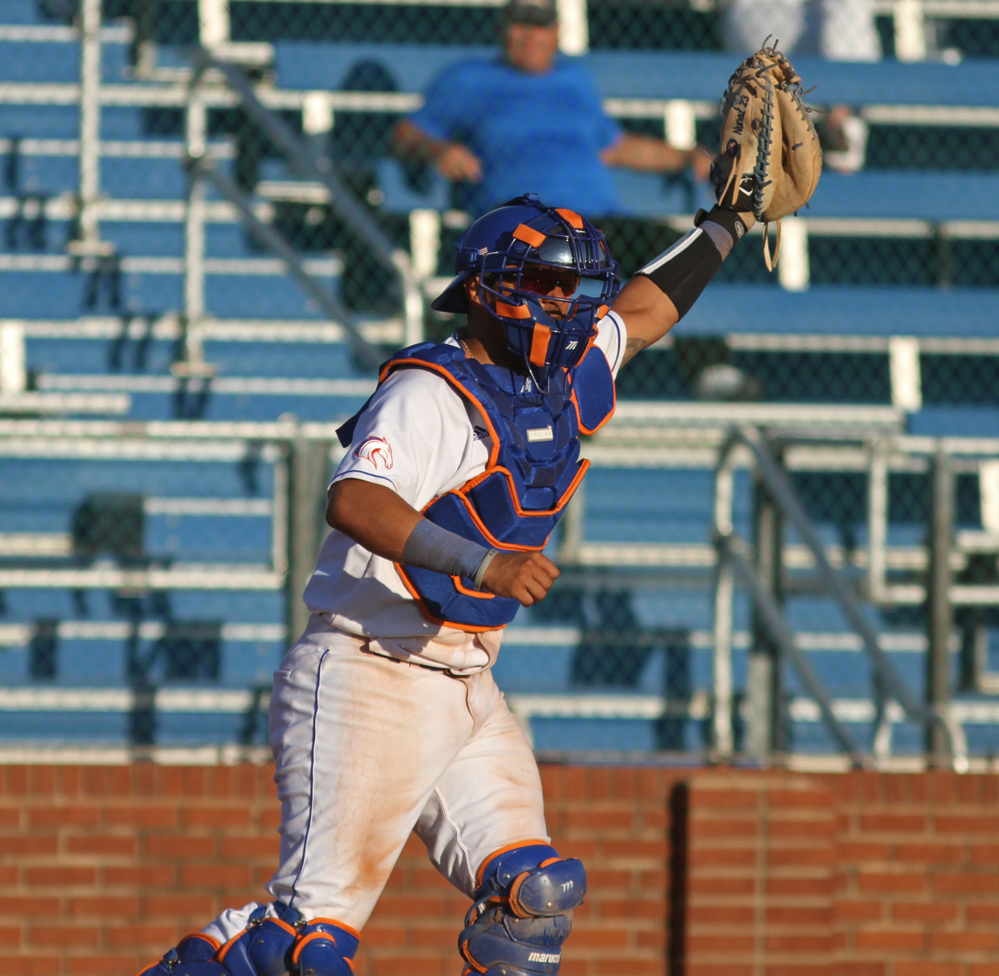 Victory slides past Mavericks in the ninth