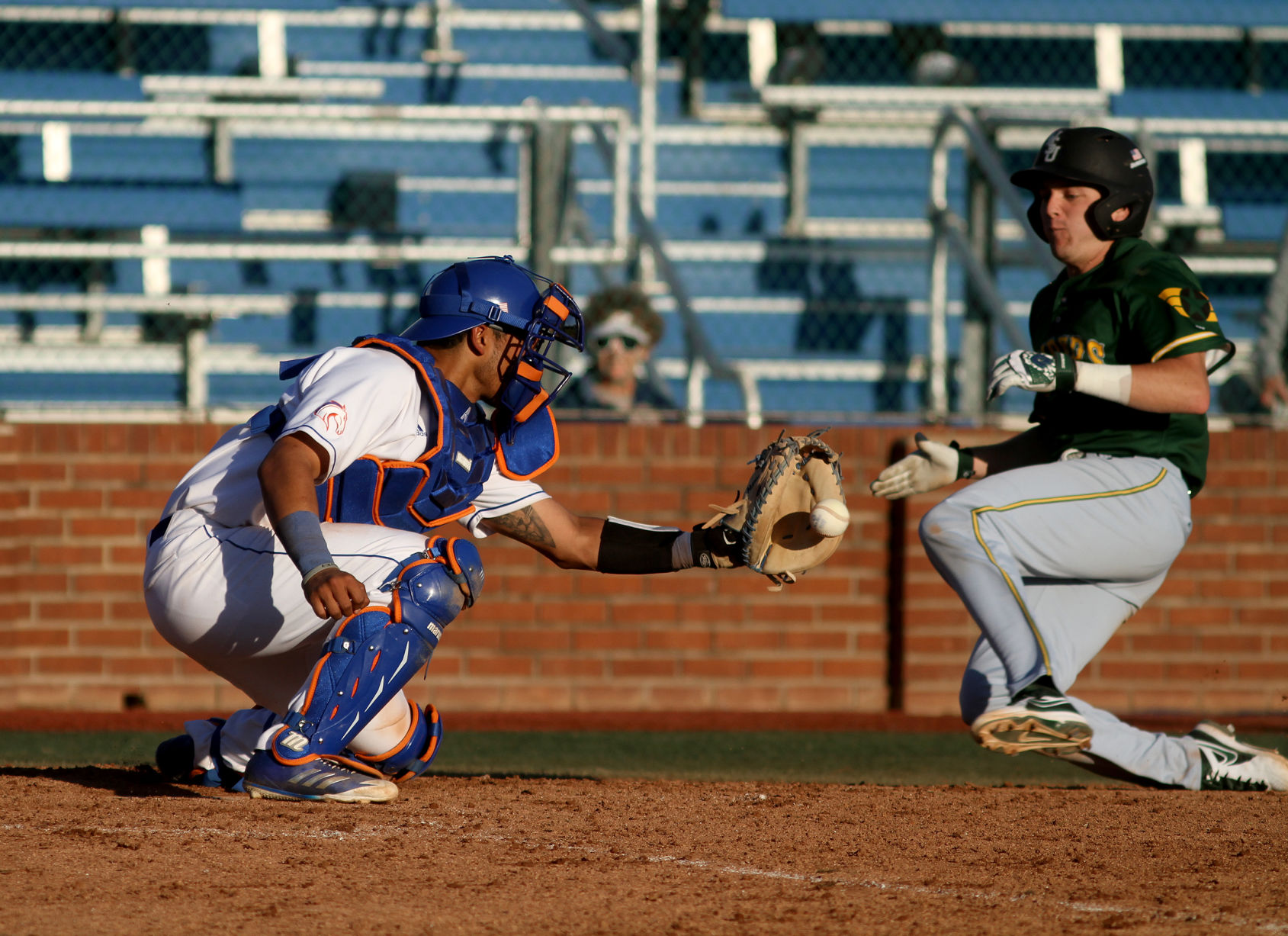 Victory slides past Mavericks in the ninth