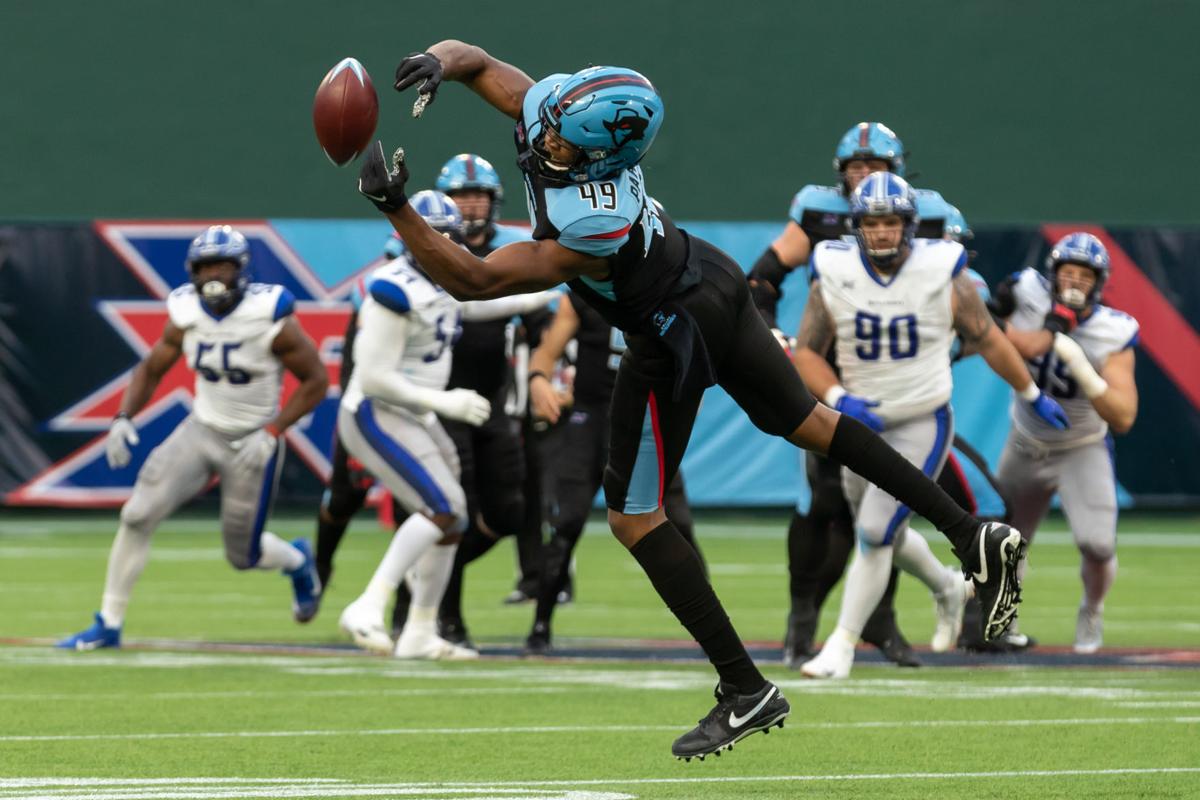 XFL debuts in Arlington, turning Globe Life Park into Dallas Renegades