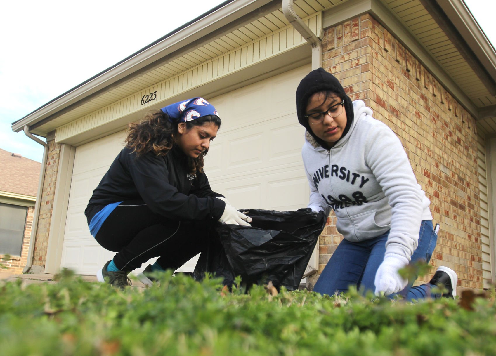 UTA students unite to volunteer for Zeb Strong Jr. MLK Day of Service