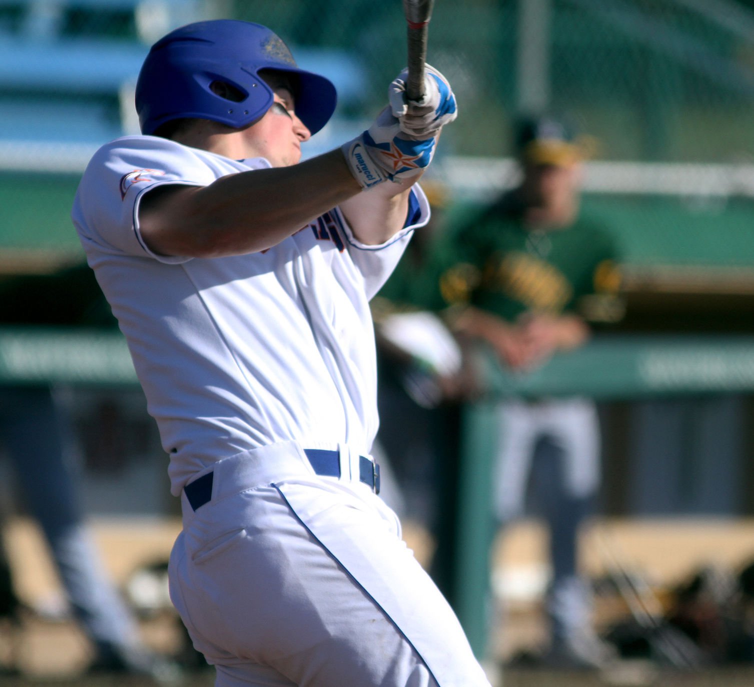 Victory slides past Mavericks in the ninth
