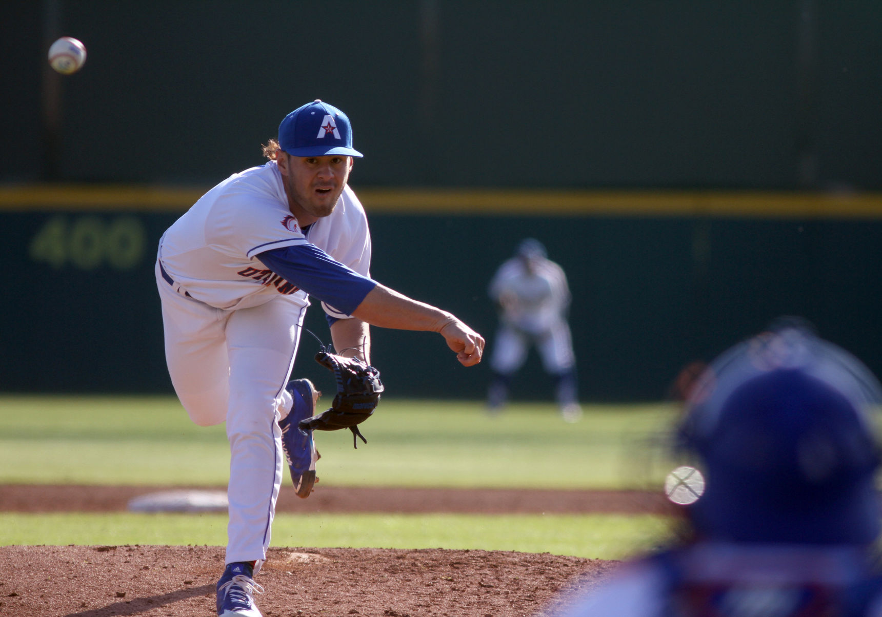 Victory slides past Mavericks in the ninth