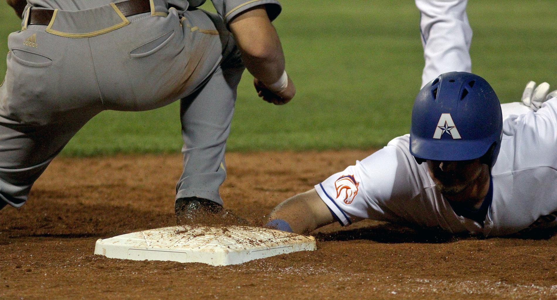 UTA Baseball wins first game in series against University of Louisiana at Monroe