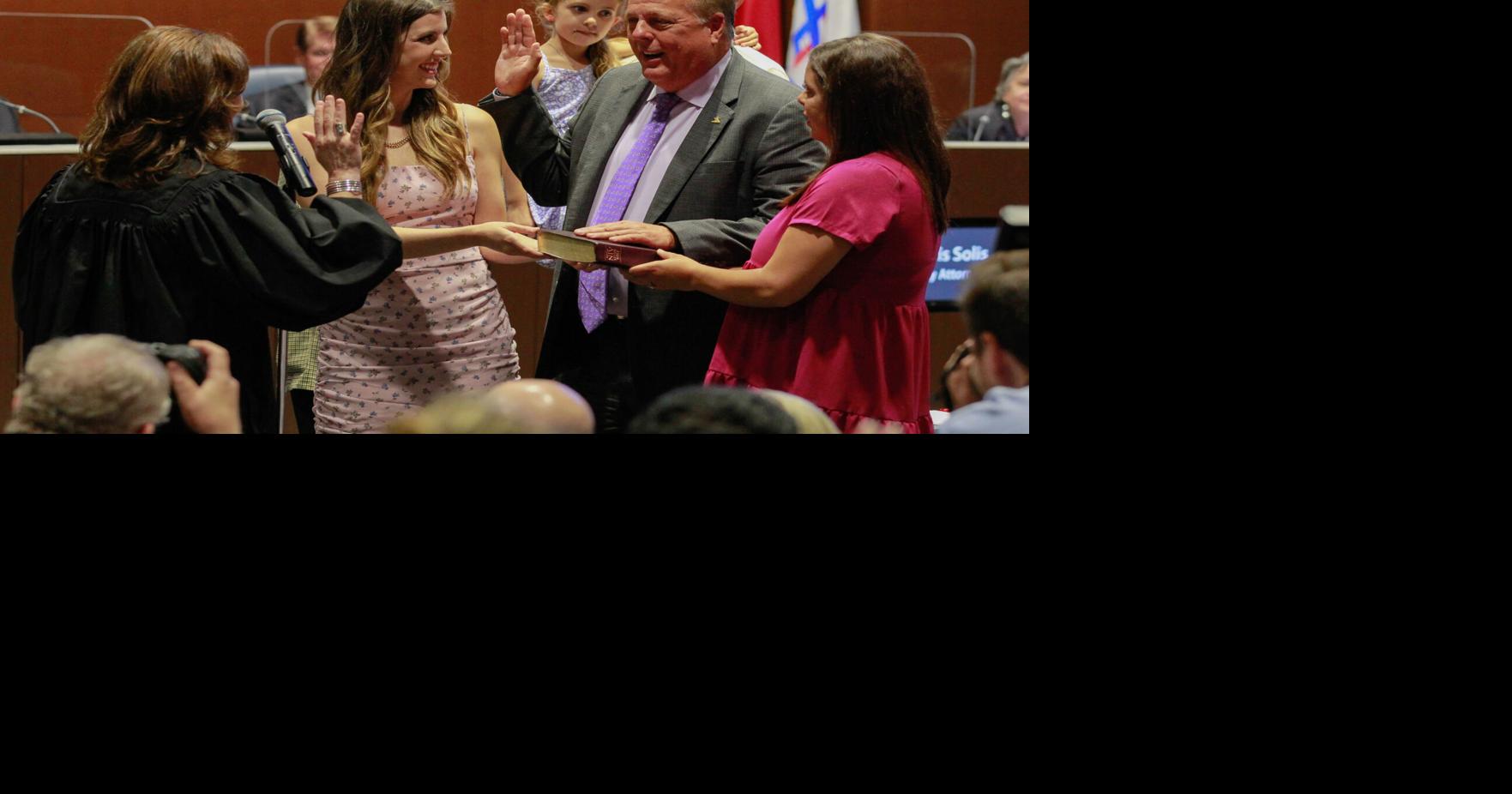 New Arlington mayor, District 3 council member sworn in during city ...