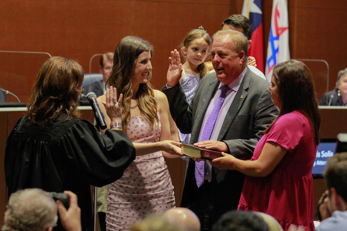 New Arlington mayor, District 3 council member sworn in during city