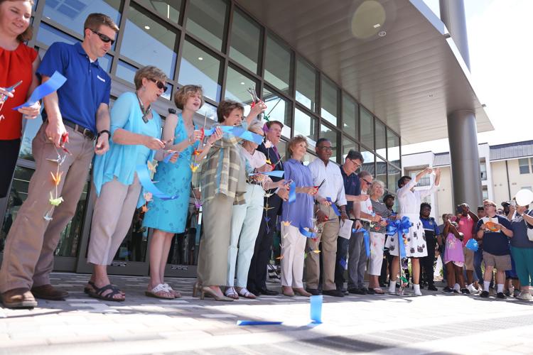 Library opening brings technology, modern design to downtown Arlington ...