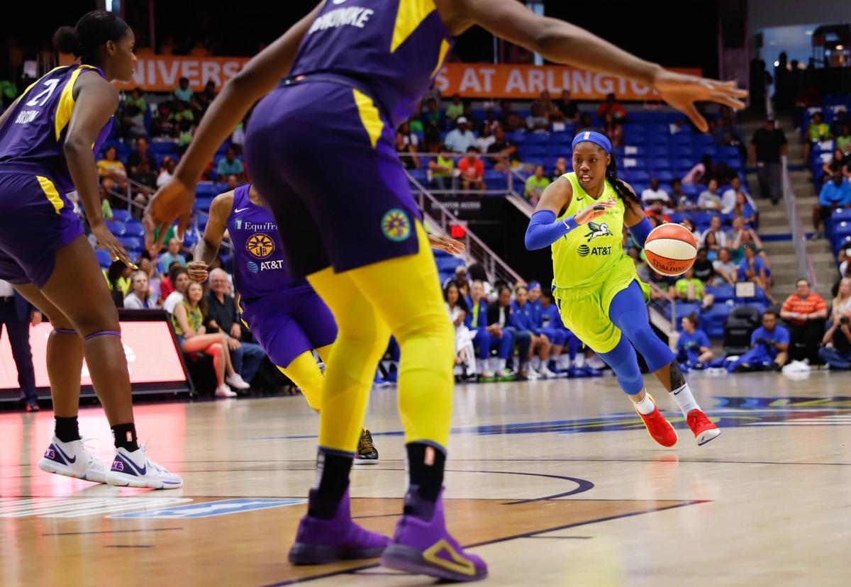 Photos Dallas Wings dominate with 7462 victory against Los Angeles