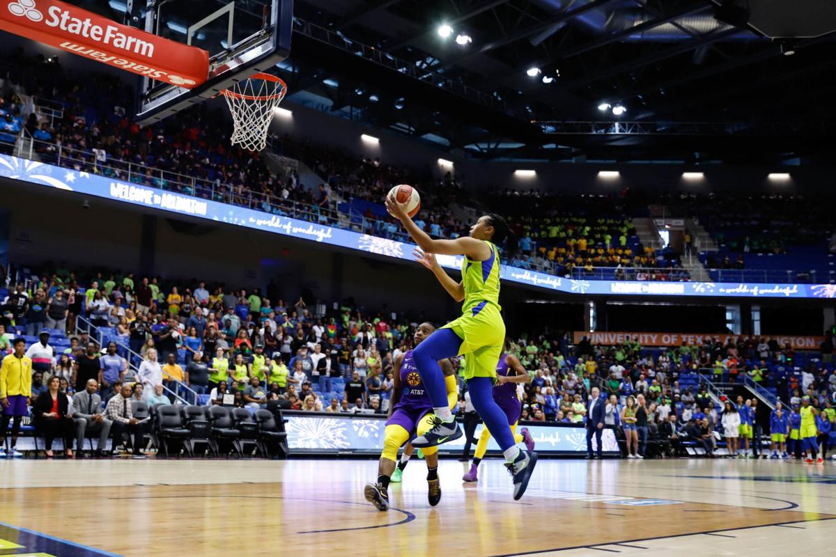 Photos Dallas Wings dominate with 7462 victory against Los Angeles