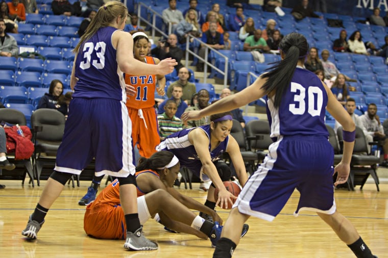 Women's basketball loses to Abilene Christian University 79-72 | Sports