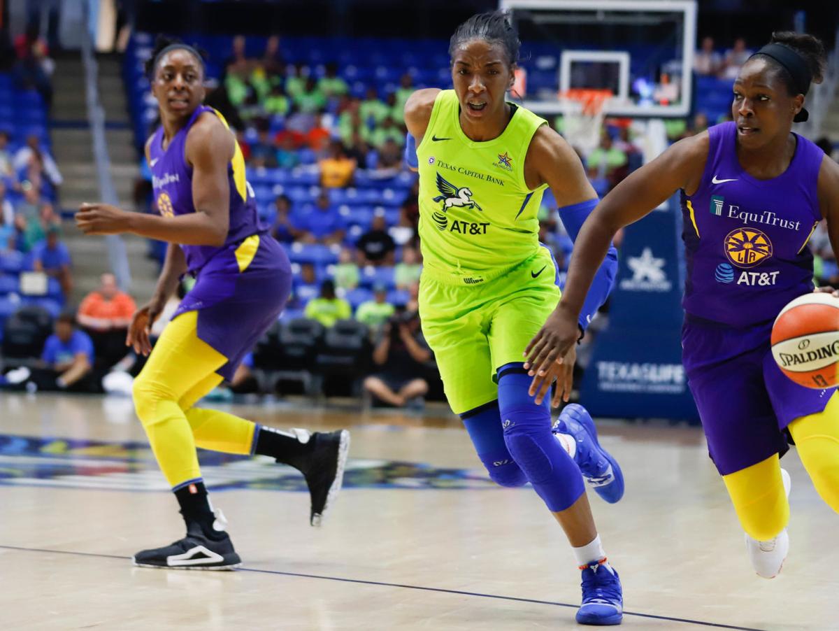 Photos Dallas Wings dominate with 7462 victory against Los Angeles