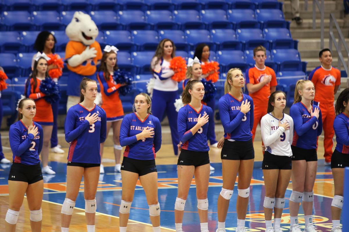 Photos Volleyball team wins against Coastal Carolina University