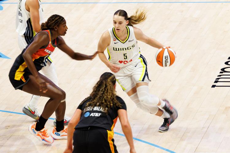 Arike Ogunbowale Leads Dallas Wings Past Sun 97-71