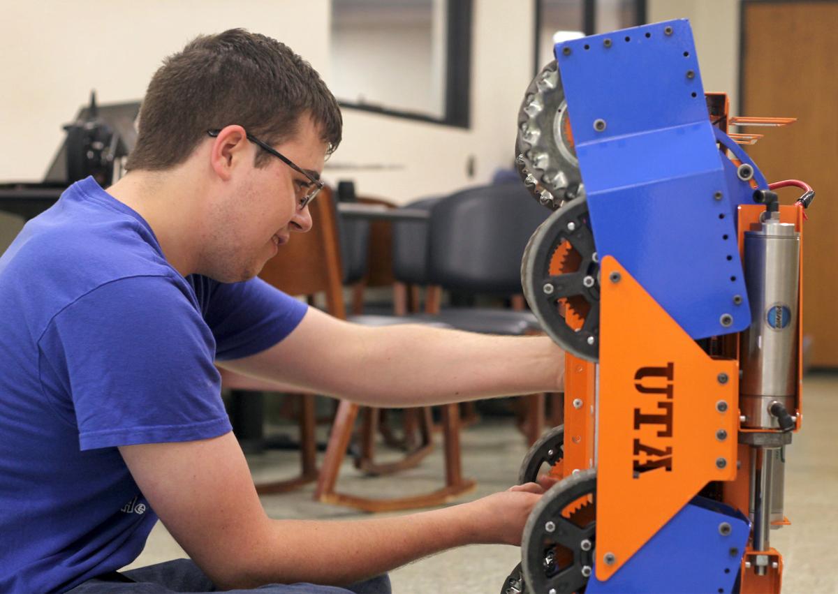 UTA Combat Robotics creates own 'Battlebot' for competition News