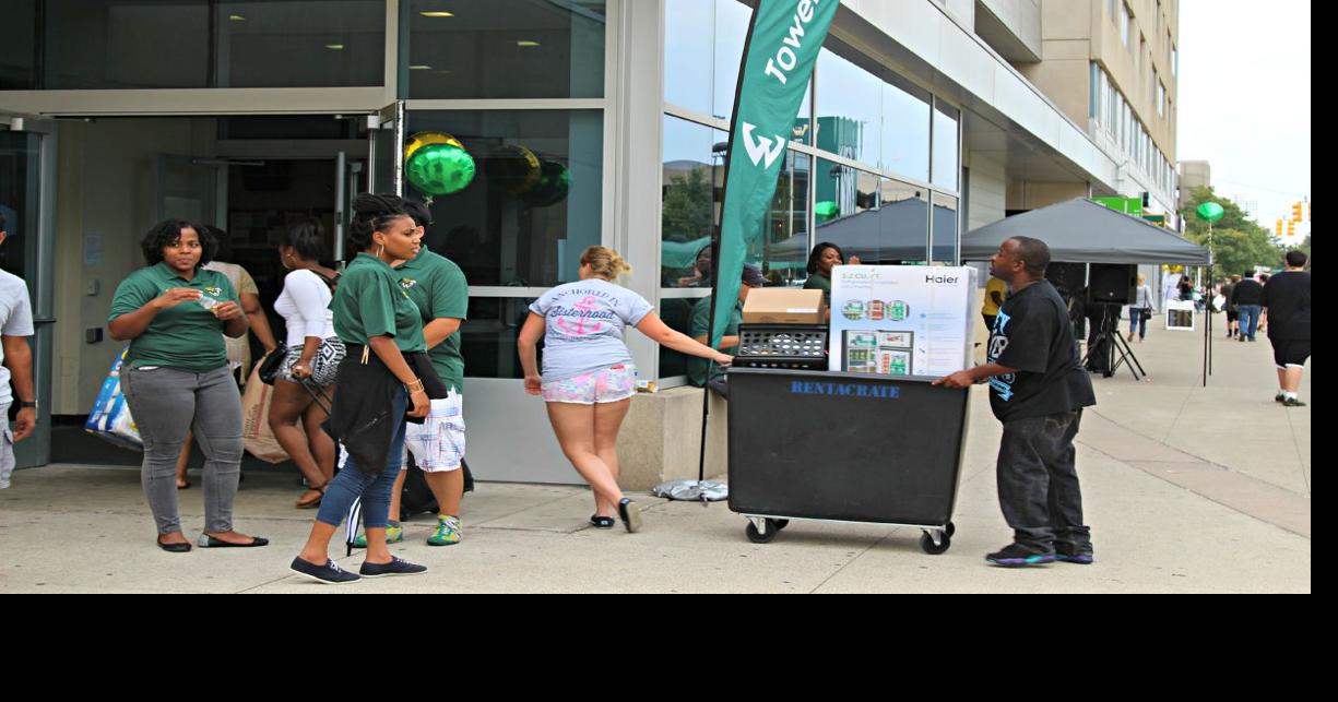 Over 900 freshmen move into Wayne State dorms News